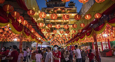 春节成为泰国法定假日 街头张灯结彩