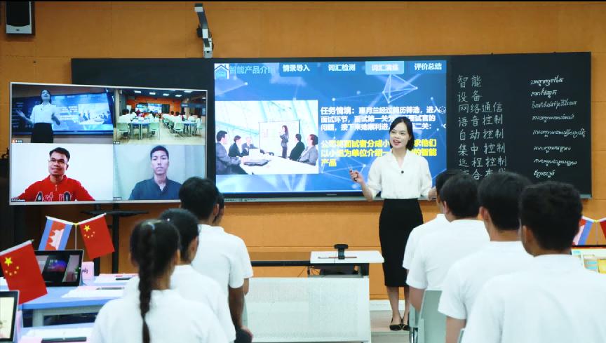 贵州水利水电职业技术学院的老师为丝路学院学生培训汉语。 贵州水利水电职业技术学院供图