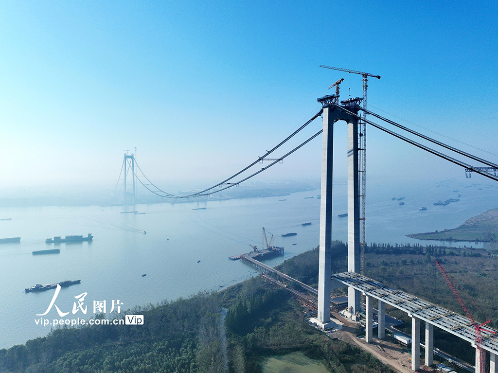 江苏仪征：龙潭长江大桥建设有序推进