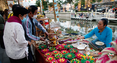 泰国曼谷庆祝水灯节
