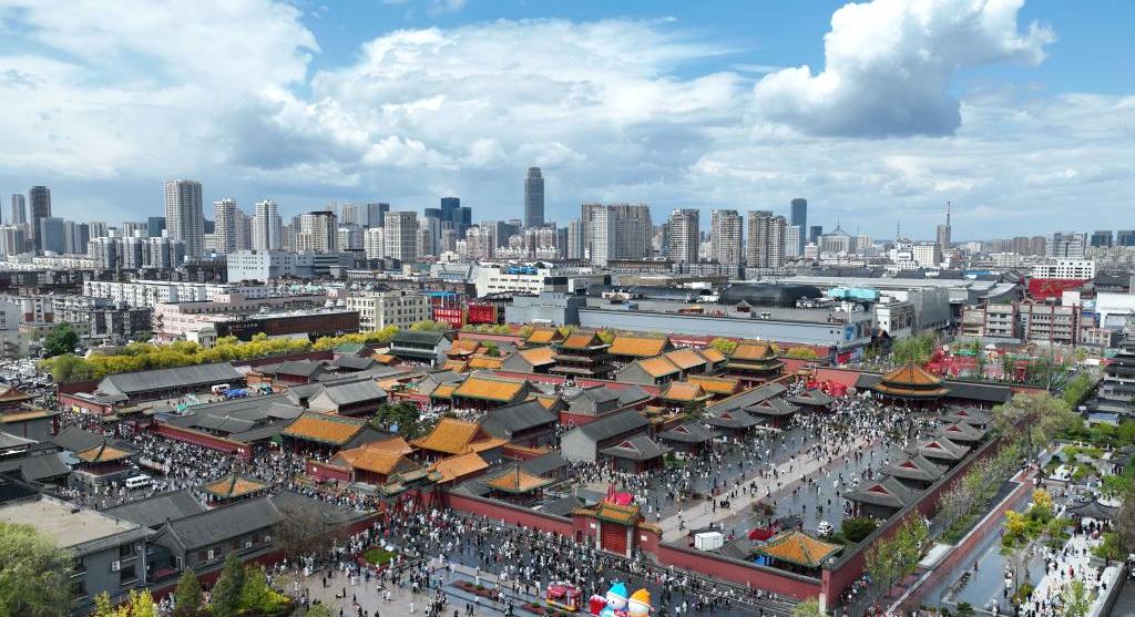 400岁古代宫殿与城市一起日新月异