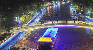 江苏扬州：夜游古运河