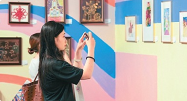 儿童艺术作品绽放“同样的光芒”