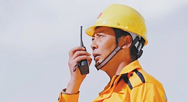 产经观察：两代护路人的对话