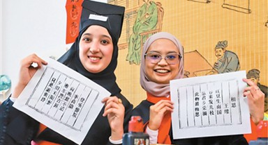 甘肃张掖:留学生体验活字印刷