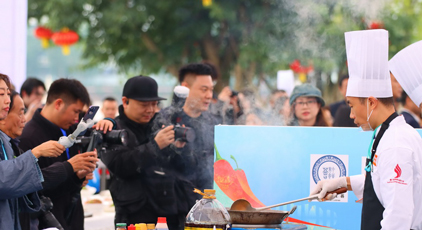 四川乐山：第八届世界川菜大会开幕