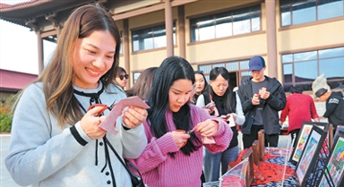 留学生学"非遗"感受中国文化魅力
