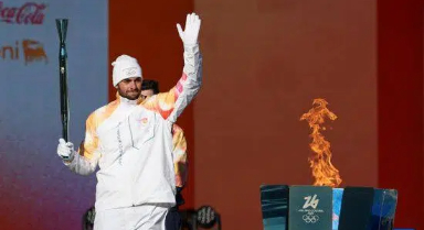 米兰冬奥会火炬本土传递启动