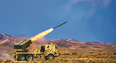 新疆军区某团开展实弹射击训练