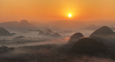 晨雾中的云南普者黑秒变仙侠世界