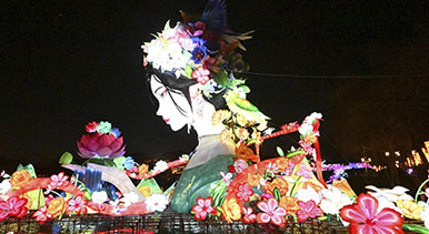 园灯彩非遗艺术展亮灯