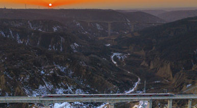 陕西：西延高铁开通运营