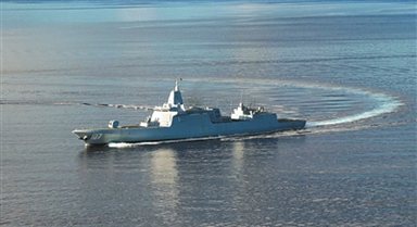 劈波斩浪，向着更加辽阔的深蓝