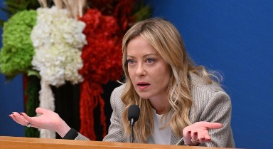 意大利总理梅洛尼举行新年记者招待会