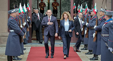 保加利亚宪法法院批准总统拉德夫辞职