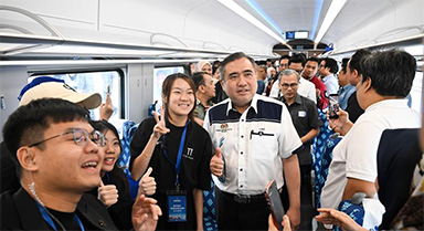 中企承建马东铁项目动车组正式亮相