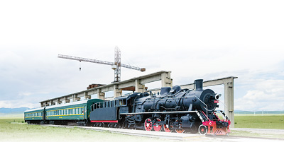 触摸戈壁丰碑 聆听岁月回响