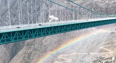 花江峡谷大桥水幕彩虹梦幻同框