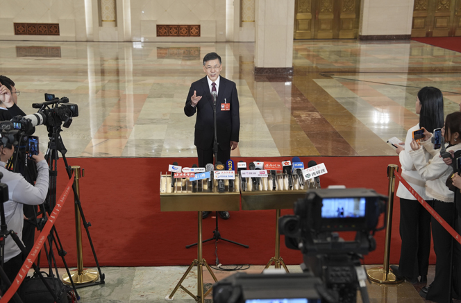十四届全国人大四次会议首场“部长通道”集中采访活动举行