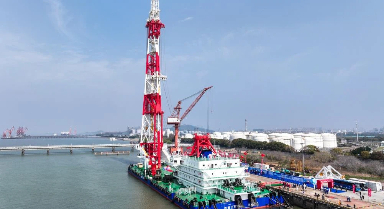 全球领先打桩船在江苏南通交付