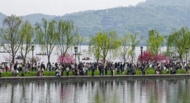 杭州西湖：又是桃红柳绿时