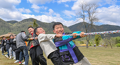 趣味拔河 乐享春假