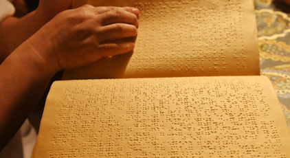 广西南宁：盲人读书角的读书人