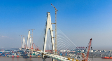 浙江宁波：甬江特大桥建设正酣