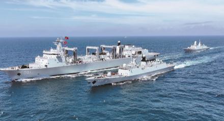 “浮动基地”向深蓝