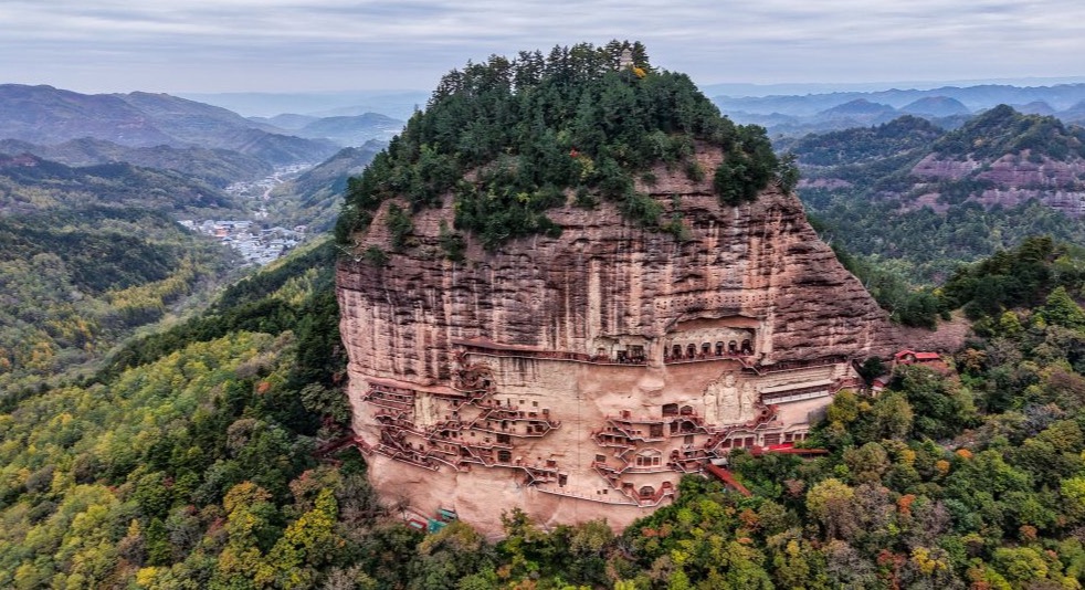 秋染麦积山