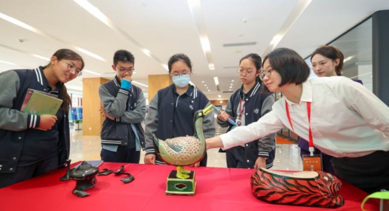 上海:文博展览进校园