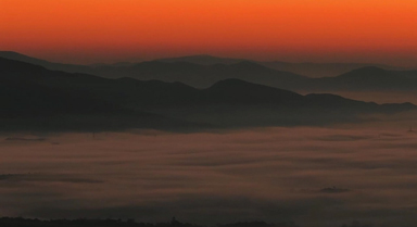 云南南华:冬日日出“撞”云海