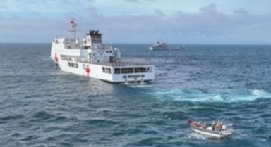 海军某大队组织海上搜救训练