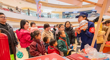 学雷锋志愿服务市集暖人心
