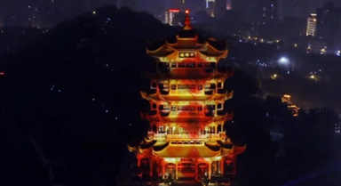 马年光影秀登上黄鹤楼