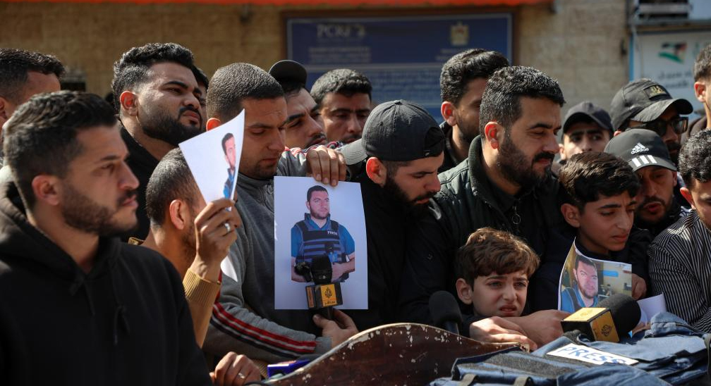 加沙地带：为遇难记者送葬