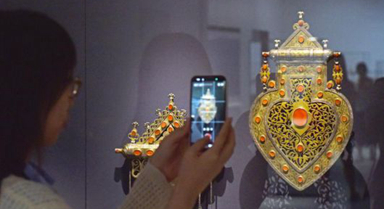 纽约大都会艺术博物馆珠宝香港展出