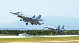 空军航空兵某部开展飞行训练