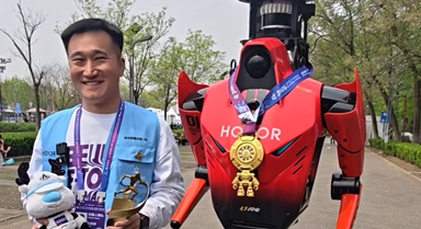 机器人半马冠军队：明年争取还拿第一