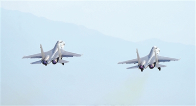 空军某部组织飞行训练