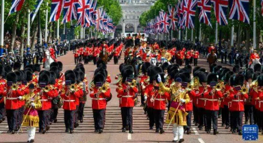 英国举行皇家阅兵式庆祝国王官方生日