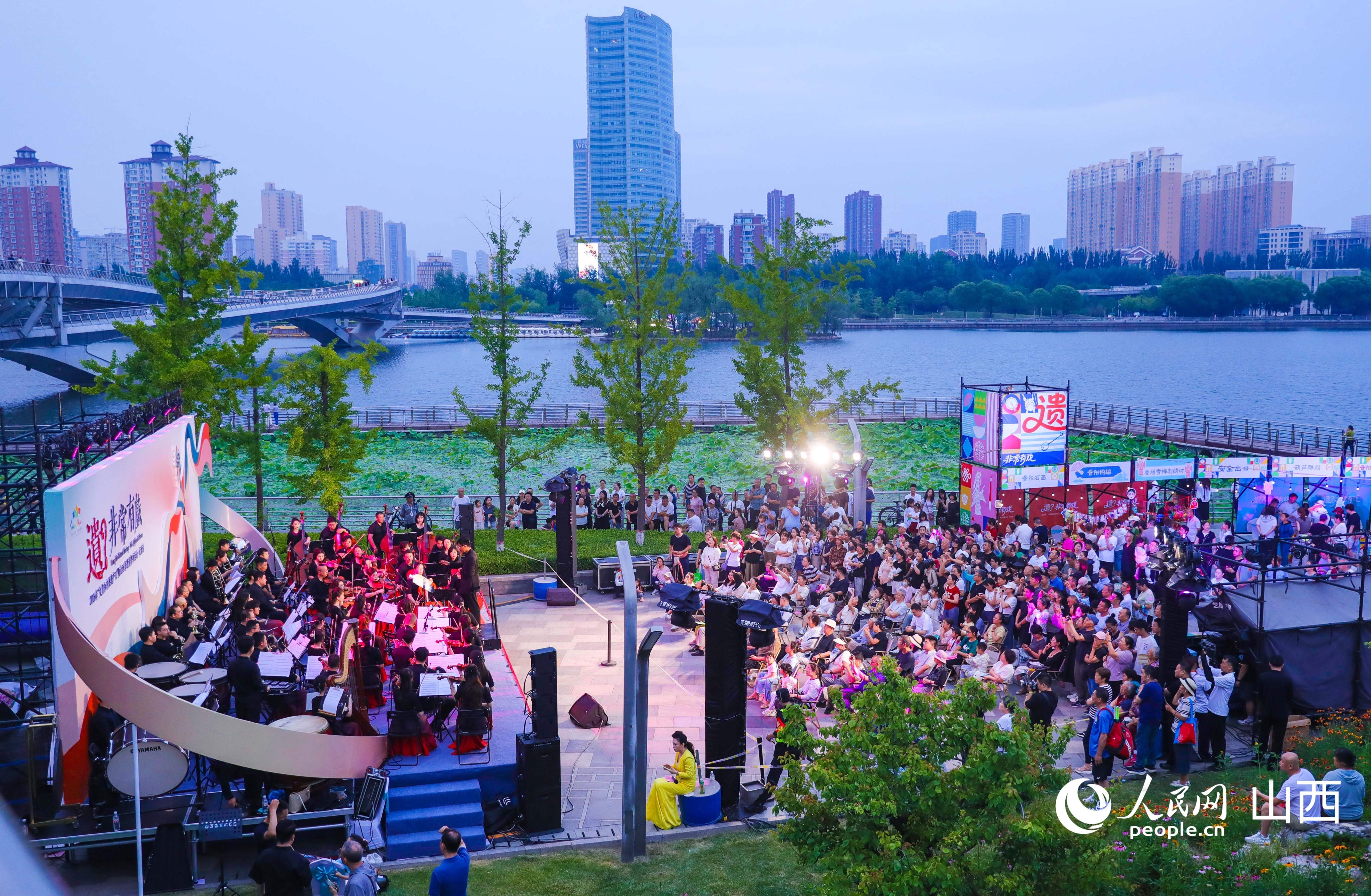 汾河夜未央，现场奏响惠民音乐会。人民网记者 王帆摄