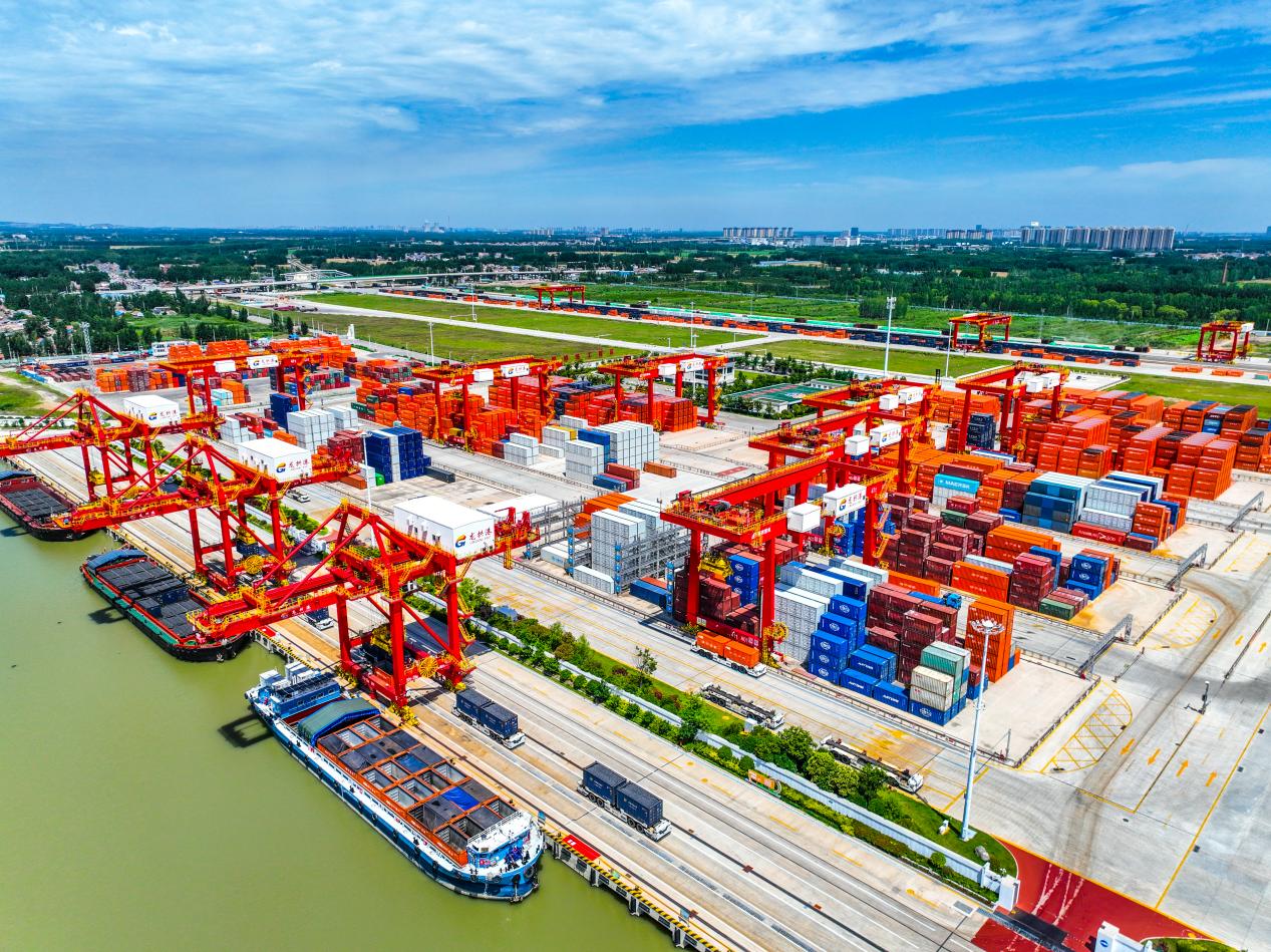 全国内河首家全流程自动化作业集装箱港口&mdash;&mdash;龙拱港。受访单位供图