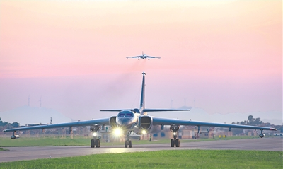 空军航空兵某团开展飞行训练