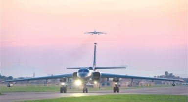 空军航空兵某团开展飞行训练