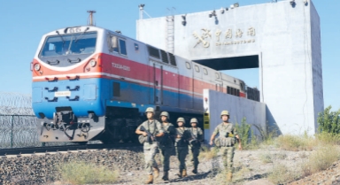 古丝路响起新驼铃