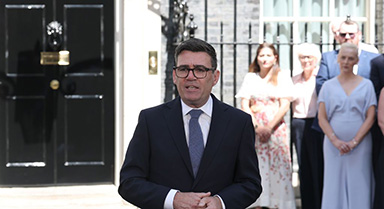 特朗普访问爱尔兰 英国内外承压