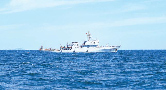 海军某大队开展海上训练