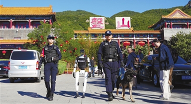 治安“指挥所” 便民“服务站”