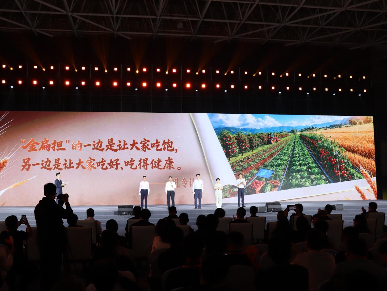 山东农业大学五位教授化身“农产品设计师”登台。主办方供图